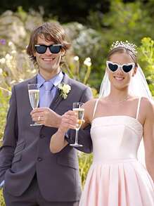 1 pieza Gafas de corazón de novia y recién casados de moda - Accesorios de plástico blanco y negro para fotos de boda, lentes de disfraz divertidos, decoraciones para despedida de soltera, regalos y obsequios para fiesta de novia y damas de honor