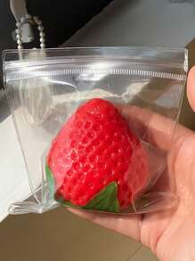 1 PIEZA Juguete exprimible de fresa simulada, alivio de estrés y diversión para trabajadores de oficina, estudiantes, perfecto para fiestas de todas las edades y regalos de cumpleaños, juguetes, rosa, juguete, juguetes portátiles de fidget squeeze para tu escritorio y en movimiento, regalos ideales para fiestas, pequeños adornos con regalos divertidos, regalo de Navidad, recuerdos de fiesta, relleno de bolsas de regalo, premios para el aula