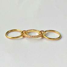 VKHK 1 anel de elos multicamadas de aço inoxidável banhado a ouro 18K com zircônia decorativa, adequado para uso diário feminino e festas de casamento, presente