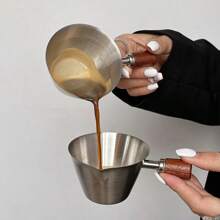 1 Stück Kaffeemessenlöffel mit Nussholzgriff, Edelstahl-Sahnekännchen mit Skala, Kaffeeschöpfer, geeignet für Küche, Café, Wohnzimmer, Multifunktions-Kaffeeschäumer