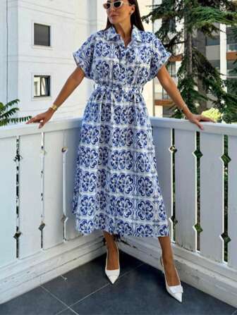 Robe élégante pour femmes avec col chemise, imprimé floral, boutons et ceinture