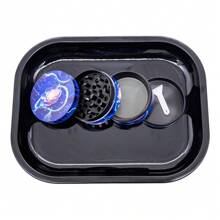 1 Set praktisches Zubehör für Rauchen: Beinhaltet robuste Metall Dreh-Tablett und 4-Schichten Metall gemusterter Kräutermahler, Größe 50mm (1,95 Zoll); Heimatgerät, Partybevorzugung, Geschenk für Freunde