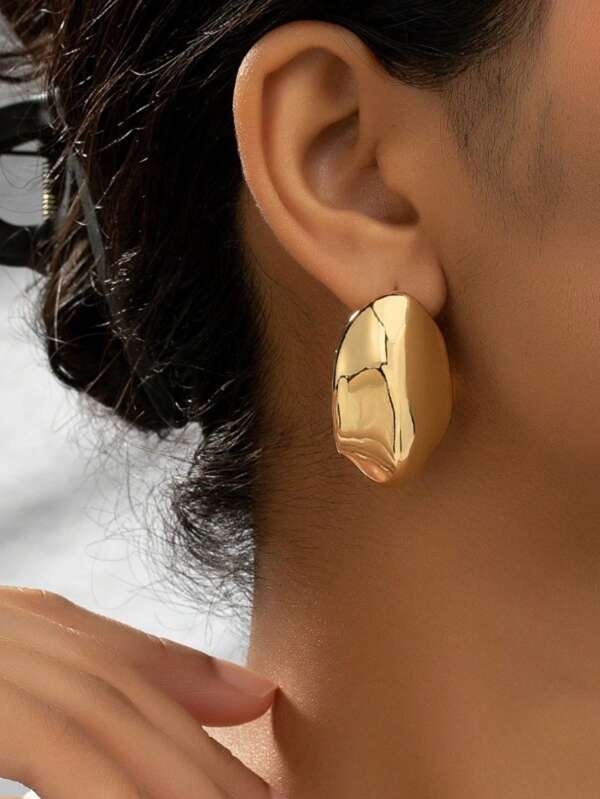 1 Pair Vintage Gold Metal Hoop Earrings, Fashion Geometric Jewelry For Women, Minimalist Oval Retro Design, Versatile For Office, Party, Street Style, Music Festival, Vacation, Wedding, Holiday, Birthday, Valentine's Day Gift