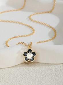 2pcs Elegant Stainless Steel 5 Petal Flower Charm Necklace, Delicate Summer Clavicle Necklace, Sweet Casual Streetwear Accessory Gift For Men & Women