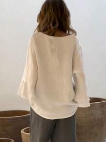 Camisa de mujer de Primavera/Verano de diseño casual de unicolor con doble capa, borde con volantes, bolsillos con botones, estilo "Old Money", cómoda y transpirable, diseño con volantes de gran tamaño, botones de madera vintage y detalles elegantes y dignificados
