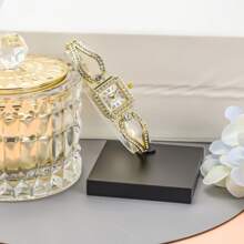 1 Stück neue einfache Damenuhr mit kreativem modischem quadratischem Armband, Quarzuhr für Damen