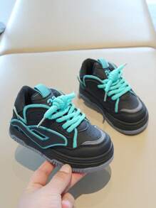 1 Pair Unisex Kid's PU Crossed Lace-Up Anti-Slip Round Toe Thick Sole Flat Soft-Sole Cute Sport Sneakers, Versatile Casual Basketball Shoes, Suitable For All Seasons