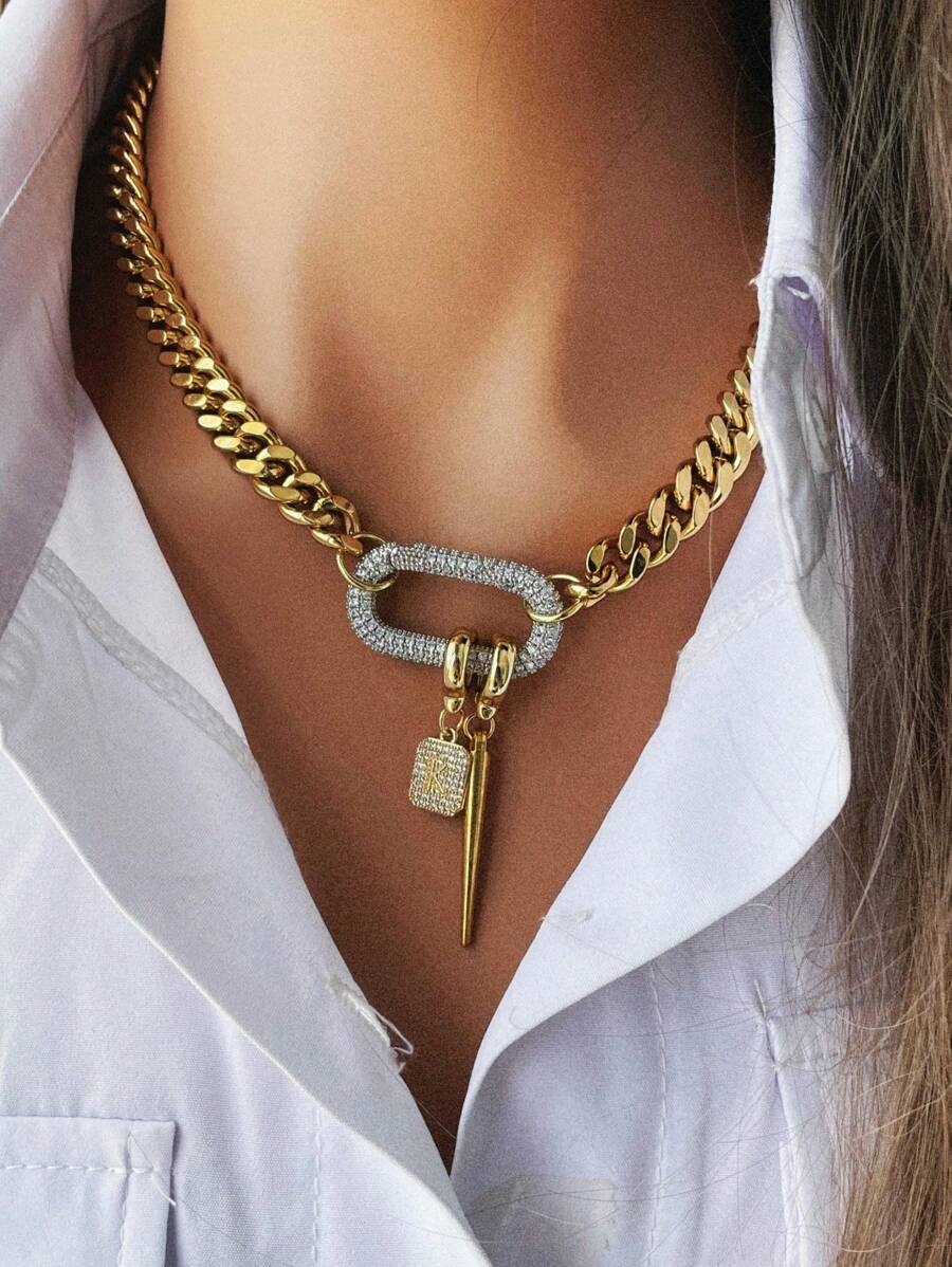 1Pc Chunky Rhinestone Mountaineering Buckle With A Rhinestone Letter And Rivet Pendant Women's Necklace, Initials Necklace, Gorgeous And Retro, Suitable For Women To Wear At High-End Parties