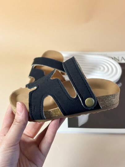 زوج من أحذية الشاطئ الصيفية الكاجوال المناسبة للأطفال، وحدة القاع لينة وعملية، مفتوحة الأصابع، تصميم مطاطي سهل الارتداء، مناسبة للأولاد والبنات