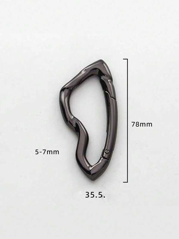 1 pieza Llavero con mosquetón de forma asimétrica, colgante de clip para senderismo, accesorio para ropa, bolso, estilo casual callejero, accesorio para automóvil, dije para bolso, accesorio escolar, estilo gótico y Y2K