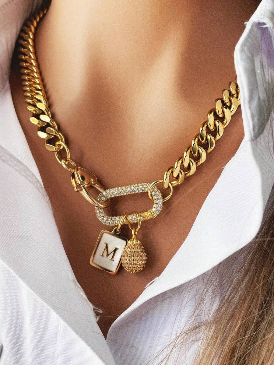 Este hebilla gruesa para montañismo de mujer está decorada con rhinestones, colgantes en forma de gota de agua y colgantes con letras. - oro - Ver 1