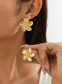 3 Paar retro romantische, filigrane, metallische, strukturierte 3D-Blumen mit 5 Blütenblättern Ohrringesets für Frauen