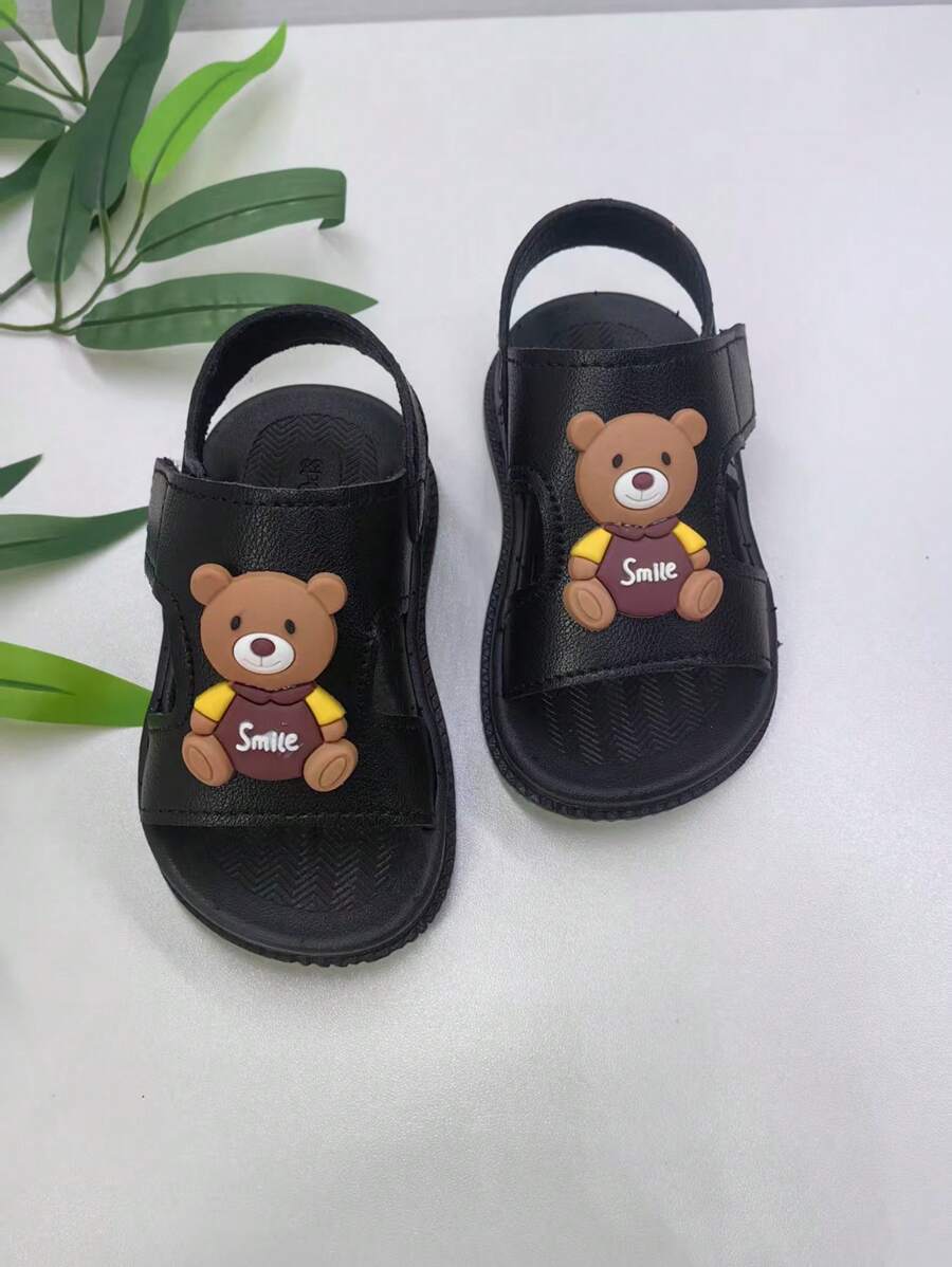 1 Pair Boys' Sandals, Washable, Non-Slip, Durable For Summer: Cute Bear Decoration + "Smile" Print, Adorable And Eye-Catching, Meets Kids' Whimsical Preferences, Brings Happiness When Putting On And Taking Off. Comfortable And Practical: Sandal Style, Fits Children's Foot Development, Breathable, Suitable For Daily Play And Walking, Protects Little Feet. Versatile: Simple White Color, Goes Well With Any Outfit, Moms' Go-To Choice