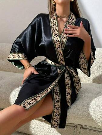 DisneyLadies' Elegant V-Neck Satin Robe With Gold Floral Print - Black Long Sleeved Waistband Kimono Suitable For All Seasons, Machine Washable Polyester Fiber