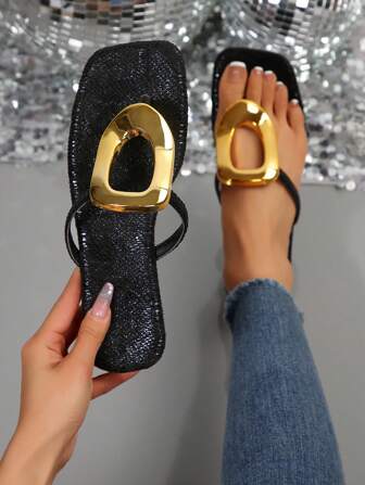 Women Metal Hollow Buckle Snake Print Comfy Thong Sandals, Casual & Fashionable Slip-On Flat Shoes For Summer Vacation