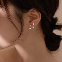 2 piezas Pendientes de tuerca con estrella de aleación de cobre y circonita cúbica, color plateado, para perforación de trago, cartílago y hélice de la oreja de las mujeres
