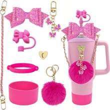 Zestaw akcesoriów do kubków 1 szt. Kompatybilny z kubkiem 30 uncji 40 uncji Zawiera 1 szt. Pasek na uchwyt butelki z wodą 1 szt. Osłona na słomkę Siliocne 1 szt. Osłona na kubek Siliocne 2 szt. Akcesoria do zawieszek, artykuły szkolne