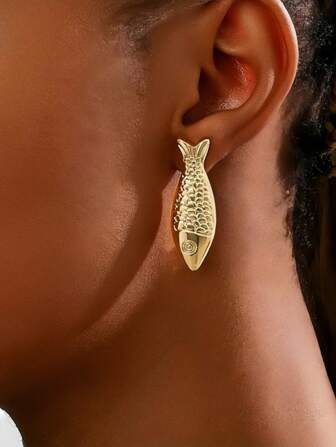 1 件迷人时尚金色金属小鱼耳钉，可爱时尚配饰，适合女性日常佩戴