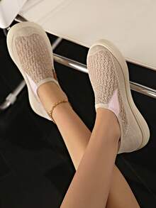 女士舒适软底防滑耐磨平底米色乐福鞋，2025新款时尚简约轻便休闲米色平底鞋，一脚蹬透气厚底妈妈鞋