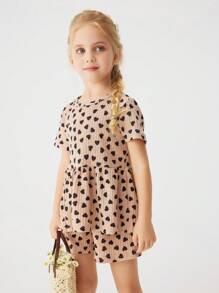 Set de 2 piezas de top de manga corta y pantalones cortos con estampado de corazones para niñas, para verano