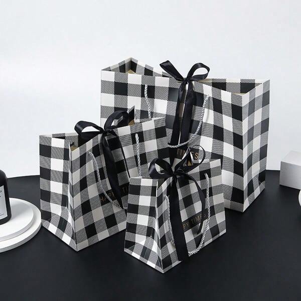 4 piezas/10 piezas Bolsas de regalo a cuadros en blanco y negro Bolsas de papel sencillas a cuadros con cintas para fiestas, cumpleaños, graduaciones, tiendas de ropa, diseño a cuadros de moda INS, bolsas con asas para regalos premium, fiestas, favores, regalos de verano, bodas, vuelta al cole, útiles escolares, decoración de habitaciones