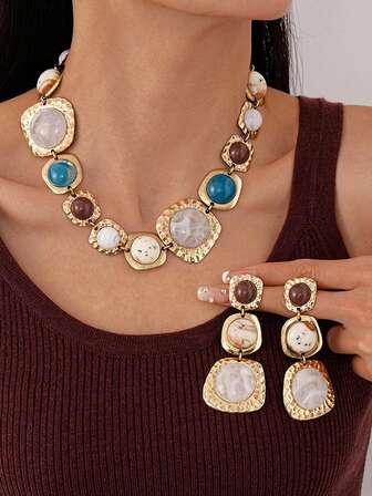 سوار وقلادة من الراتنج العتيق، قلادة عتيقة من الراتنج بتصميم هندسي غير متماثل دائري ومربع للرقبة، مع تصميمات أوروبية وأمريكية مبالغ فيها للاكسسوارات النسائية الراقية، قلادة متناسقة مع الأقراط