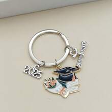 1 pièce Porte-clés de remise des diplômes 2025 unisexe, breloque mignonne en alliage en forme de casquette de remise des diplômes avec goutte d'huile, cadeau de cérémonie de remise des diplômes
