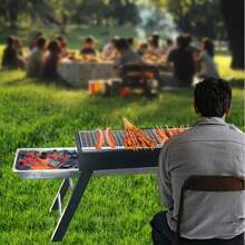 Barbecue portable et pliable avec hauteur réglable et étagère latérale intégrée - barbecue extérieur en métal robuste pour la cour, le camping, les pique-niques - design de rangement compact, housse de barbecue pour l'extérieur, finition en peinture aérosol durable