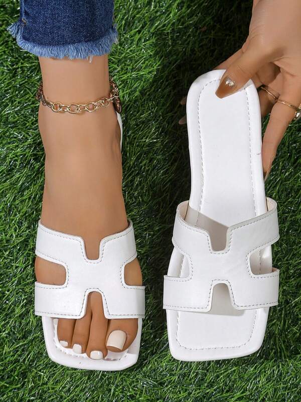 Sandales élégantes pour dames bohémiennes ajourées blanches, à fond plat, simples, polyvalentes, confortables et , style coréen, convenant pour la plage, les voyages et le bord de mer