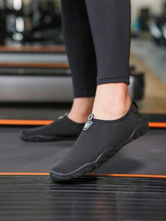 男女轻便水上鞋，速干透气水鞋，非常适合徒步、钓鱼、冲浪和游泳等户外活动，室内外使用