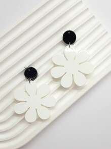1 Pair Elegant Minimalist Farmhouse Style White Acrylic Flower Drop Earrings For Women, Casual, Party, Holiday, Versatile