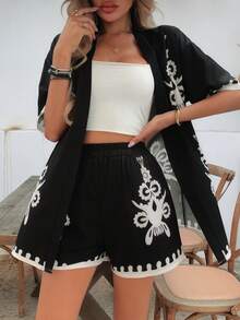 Conjunto de top de manga corta y pantalones cortos con estampado floral en colocación para mujer, estilo casual de vacaciones en la playa, de corte relajado