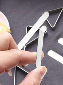 Set de 6/12 clips para mantel, clips de mesa para picnic de alta resistencia, clips antideslizantes, soportes para manteles, abrazaderas de acero inoxidable para cubiertas de mesa, resistentes a la oxidación. Los clips tienen un borde suave y buena elasticidad, ideales para familias, restaurantes, exteriores, picnics, bufés, cenas, carpas, bodas, cumpleaños, fiestas de graduación