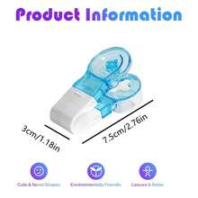 蓝白色坚固的塑料药丸分割器，配有粉碎机，精确的 V 型握把设计，可精确将药片切成两半，便携式口袋大小的研磨机，适合维生素和药物旅行使用。