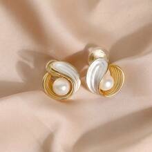 1 Pair Elegant Delicate Minimalist French Enamel & Pearl Earrings