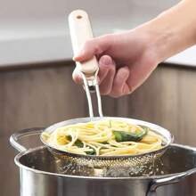 1pc Premium Stainless Steel Wood Handle Strainer Ladle, 16cm Wide Perforated Bowl, Ideal For Cooking, Food Prep And Oil Filtering, Suitable For Pasta And Noodles, Perfect For Restaurants (Color Random)