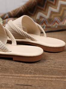 1 Pair Children & Teens Plus Size Ivory White Slippers, Elastic Fabric Thong Design, Simple Yet Comfortable, Lightweight TPR Flat Non-Slip Round Toe, Casual Indoor Outdoor Wear, Fashion Roman Sandals, Spring Summer New