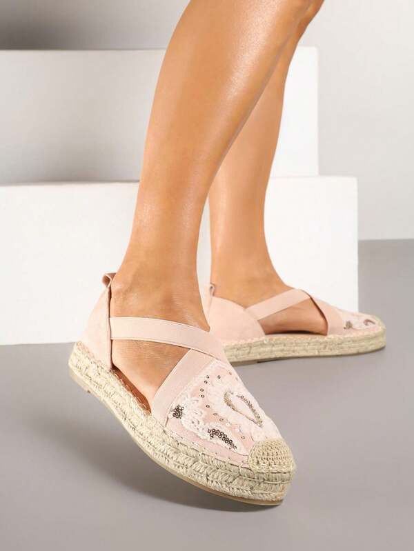 Espadrilles mit geflochtener Sohle und besticktem Motiv