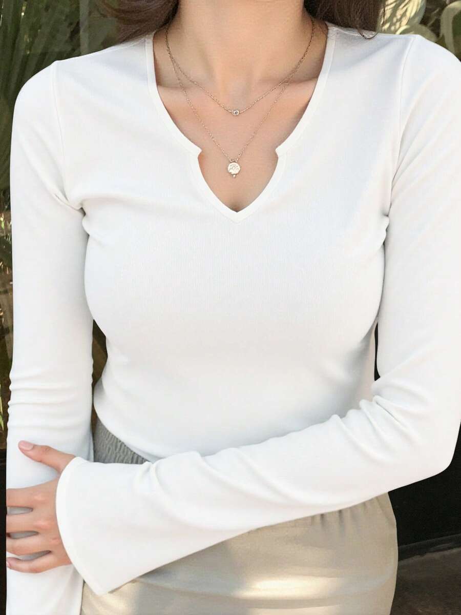 DG XUNLIN MODA 2025Camiseta de cuello V de mujer casual de color sólido moda casual ajustada en blanco y negro con blusa de cuatro estaciones - Blanco - Ver 1