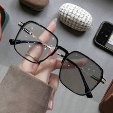 1 款新款方形时尚眼镜，经典现代简约风格时尚眼镜，不变色眼镜，适合夏季海滩度假、户外、旅行 - 黑色 - 查看 13