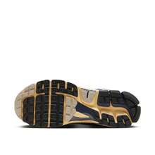 Nike Zoom Vomero 5 - White Thunder Blue Cream Metallic Platinum Limestone Vanilla - View 5