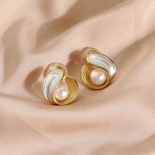 1 Pair Elegant Delicate Minimalist French Enamel & Pearl Earrings