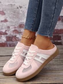 A Pair Of Closed Toe Semi-Slippers, Worn By Girls In Summer, New Retro Moral Training Shoes, Girls' Lazy Shoes With Soft Soles And No Heels.