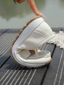 New Fashion Thick Sole Wedge Heel Casual Slip-On Flat Shoes, Sweet Cute And Versatile For All Seasons, Patchwork Metal Chain Decoration, Daily Commute & Vacation, High-Top Increased Height, Classic PU Leather Round Toe Comfortable Soft Beige Ladies Sneakers