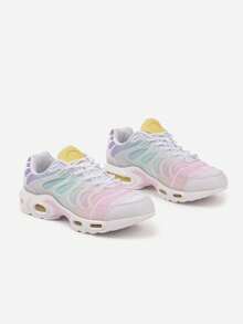 Sports Shoes Sneakers Decorated With Embossing - Green - View 3