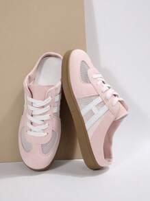 A Pair Of Closed Toe Semi-Slippers, Worn By Girls In Summer, New Retro Moral Training Shoes, Girls' Lazy Shoes With Soft Soles And No Heels.