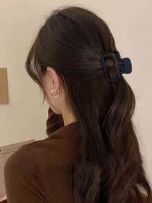 4 Pieces Of Women's Hair Accessories. They Are Small - Sized Dopamine - Style Hair Claws For Summer, Suitable For Beach Vacations And Daily Use.
