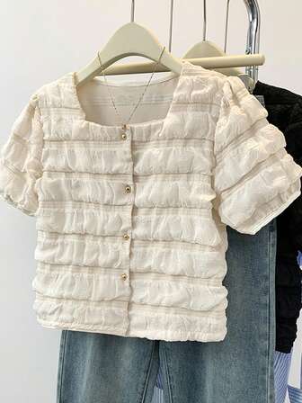 纯色涤纶分层蛋糕纽扣短袖衬衫，不对称剪裁，夏季