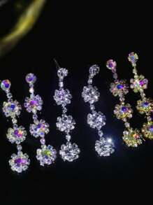 1 paire de boucles d'oreilles élégantes en cristal et strass pour femmes, boucles d'oreilles à clous en strass géométriques, boucles d'oreilles pendantes flocon de neige uniques. Bijoux de mode sophistiqués pour les femmes recherchant un design distinctif, convenant aux tenues de travail et de week-end décontractées, apportant une touche raffinée