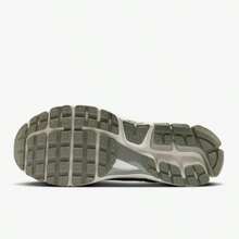 Nike Zoom Vomero 5 - Dark Stucco Light  Grey Phantom - View 6